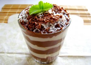 Slivochno-shokoladny puding s shokoladom i kokosom