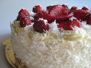 Безейный тортик с клубникой