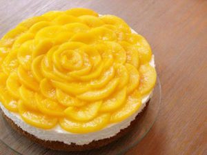 Творожный чизкейк без выпечки с персиками