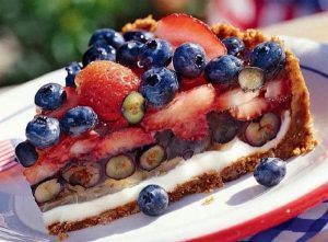 Клубничный пирог с черникой