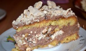 Бисквитный торт с готовым безе с орехами и масляно-шоколадным кремом