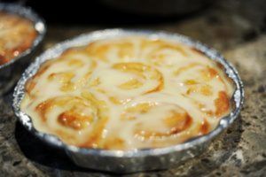 Булочки с апельсиново-мармеладной начинкой