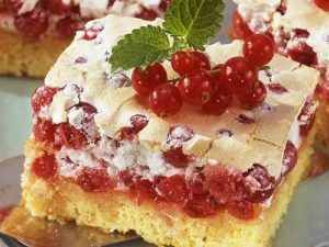 Смородиновый пирог с безе