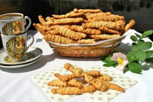 Как приготовить песочное печенье через мясорубку
