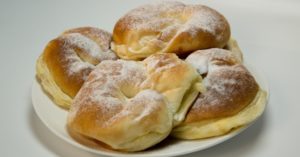 Испанские булочки с заварным кремом