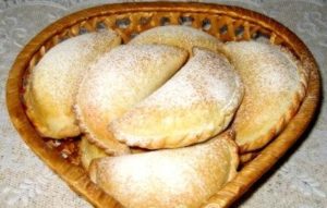 Сочники с творогом и бананом из песочного теста
