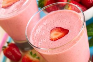 Молочный коктейль с клубникой