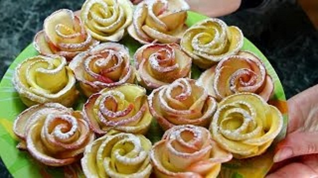 Слоеная выпечка. Розы из яблок.