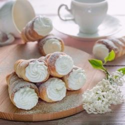 Cлоеные трубочки с белковым кремом