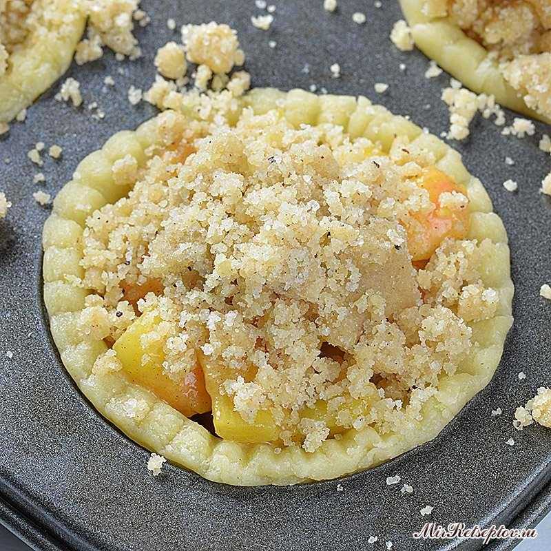 Персиковый пирог мини с крошкой