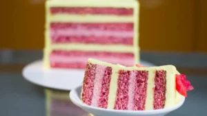 Клубнично-банановый муссовый торт