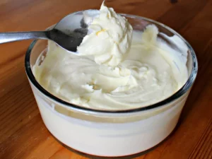 Йогуртовый крем с лимоном и сгущенным молоком